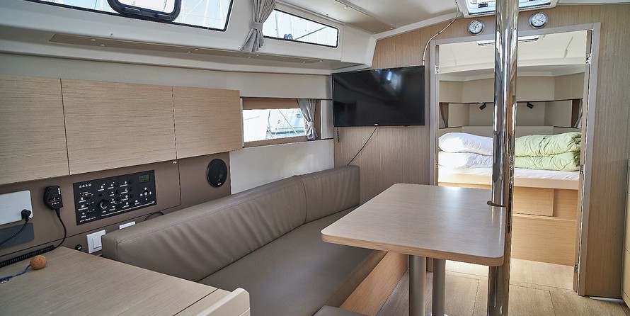 Beneteau Oceanis 38