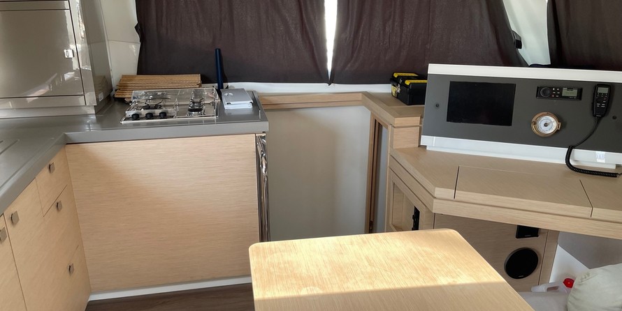 Fountaine Pajot Lucia 40