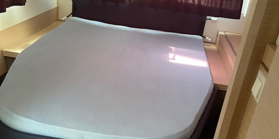 Fountaine Pajot Lucia 40
