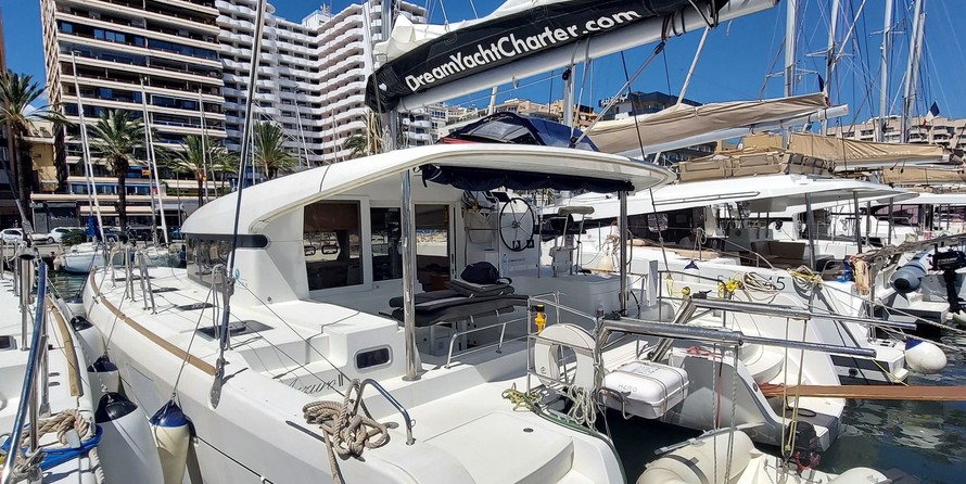 Lagoon 39
