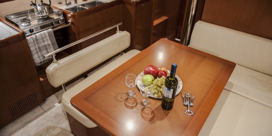 Beneteau Oceanis 43