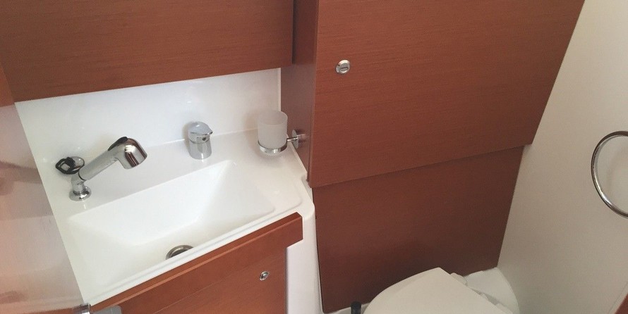 Beneteau Oceanis 38