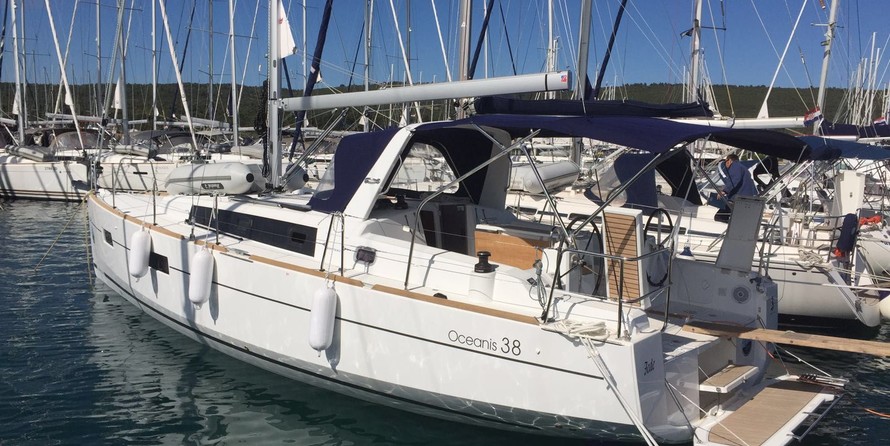 Beneteau Oceanis 38