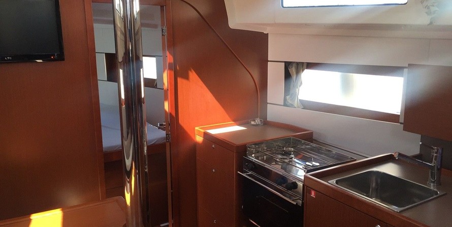 Beneteau Oceanis 38