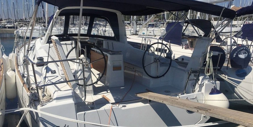 Beneteau Oceanis 38