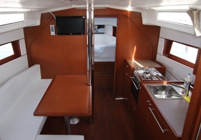 Beneteau Oceanis 38