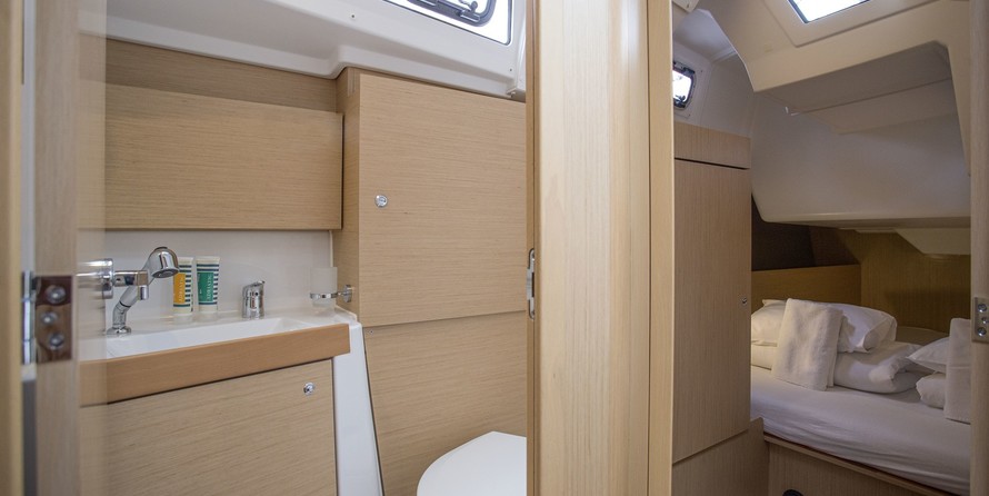 Beneteau Oceanis 38