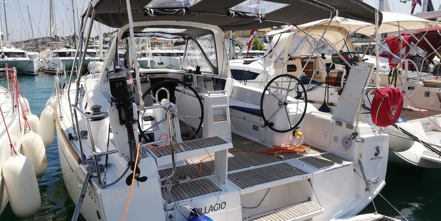 Beneteau Oceanis 38