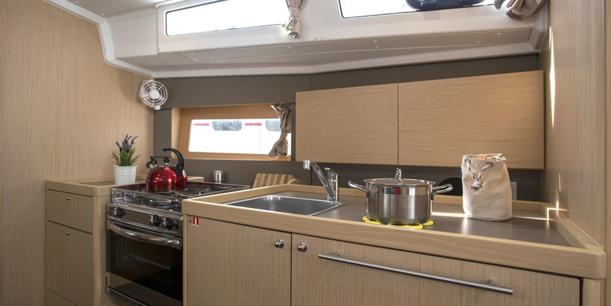 Beneteau Oceanis 38