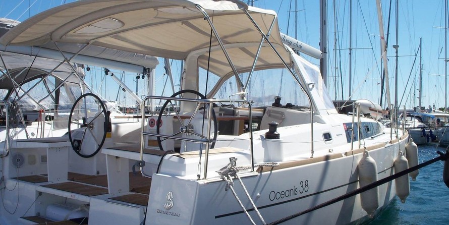 Beneteau Oceanis 38