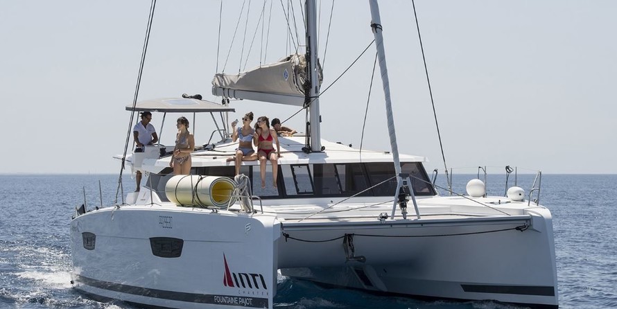 Fountaine Pajot Astréa 42