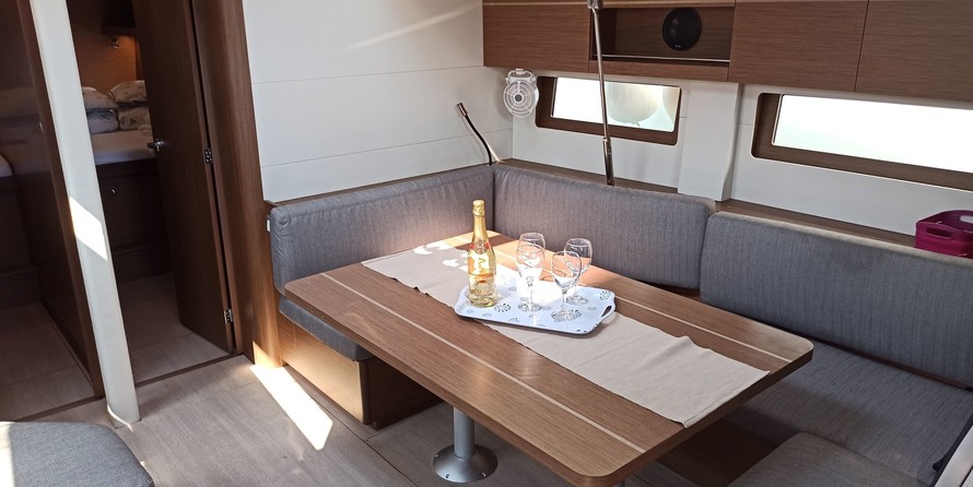 Beneteau Oceanis 51.1