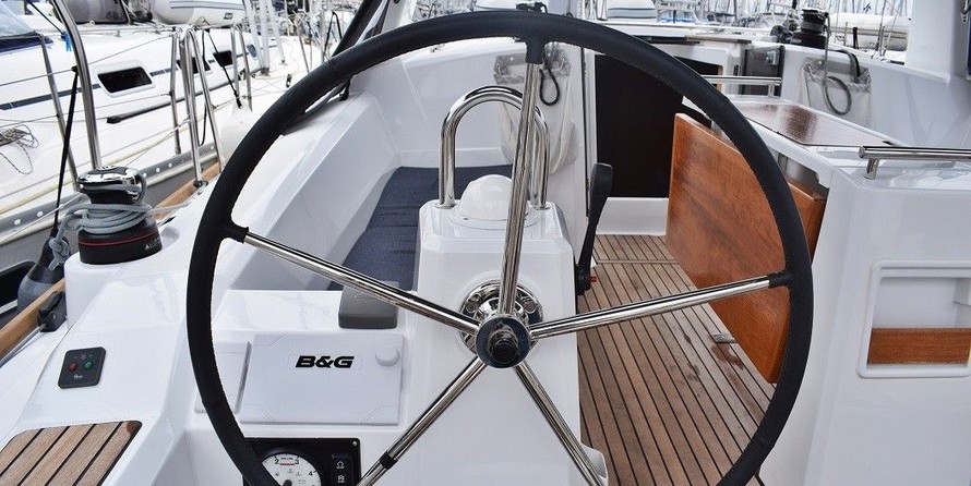 Beneteau Oceanis 38