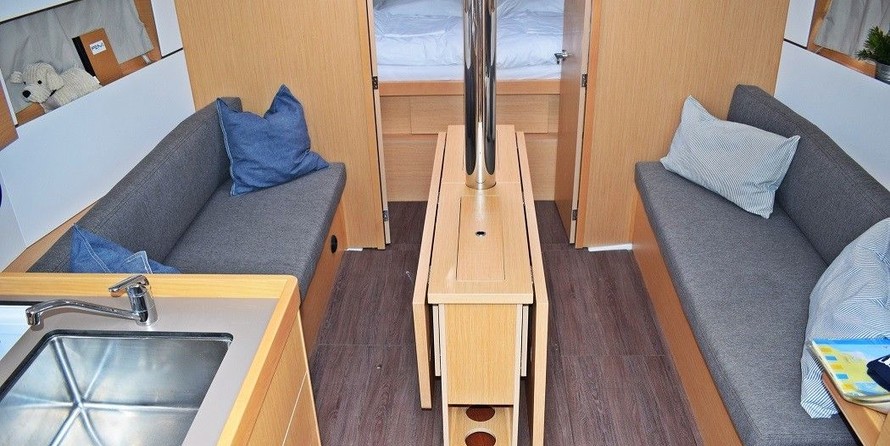 Beneteau Oceanis 38