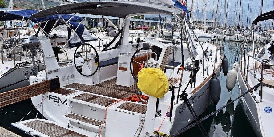 Beneteau Oceanis 38