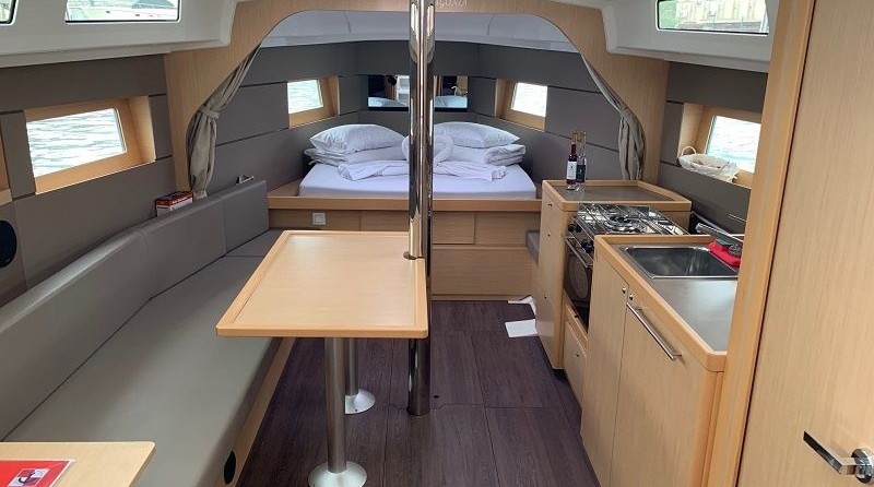 Beneteau Oceanis 38