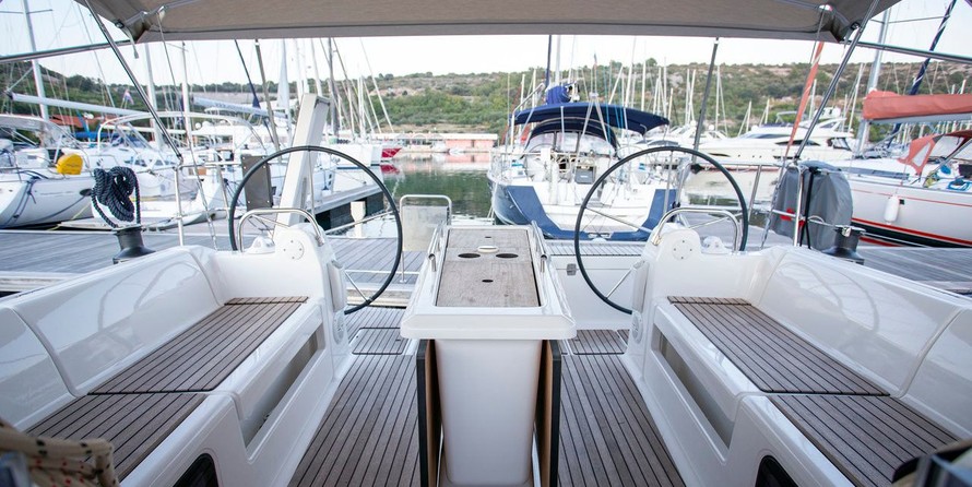 Dufour 412