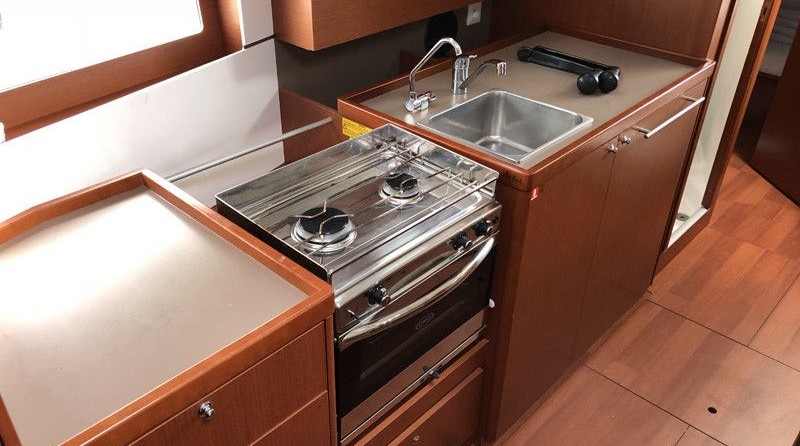 Beneteau Oceanis 38
