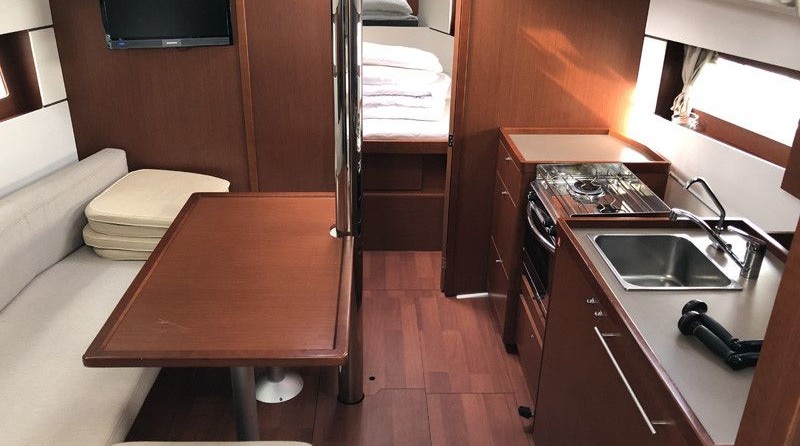 Beneteau Oceanis 38