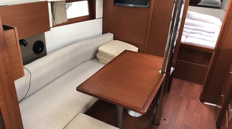 Beneteau Oceanis 38