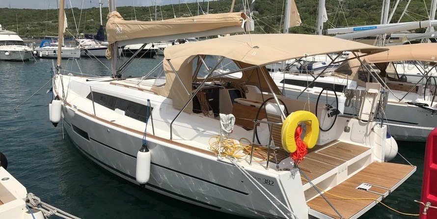Dufour 382
