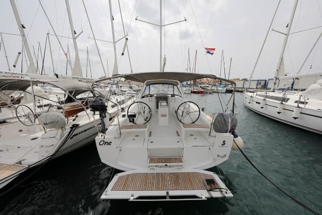 Beneteau Oceanis 38