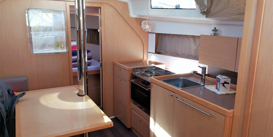 Beneteau Oceanis 38