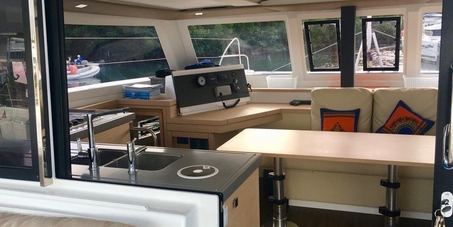 Fountaine Pajot Lucia 40