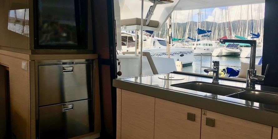 Fountaine Pajot Lucia 40