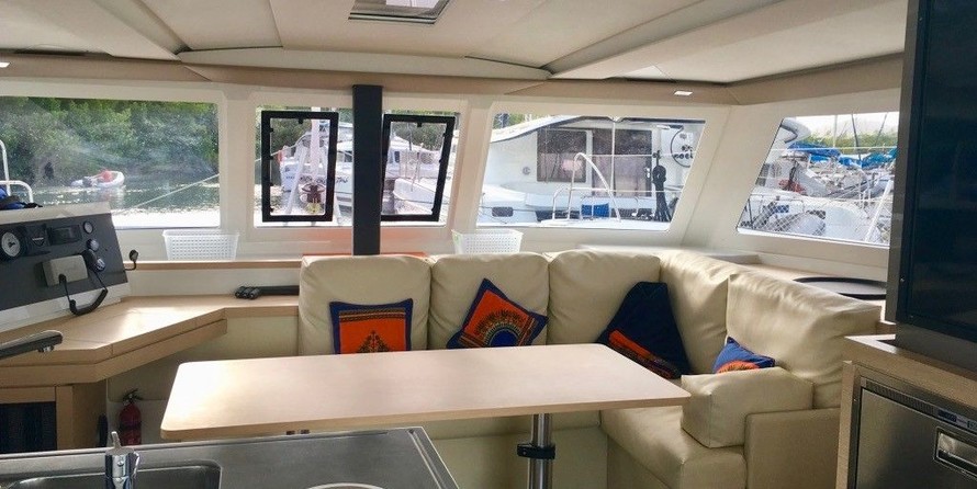 Fountaine Pajot Lucia 40