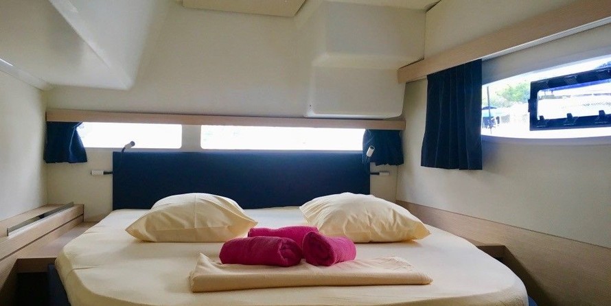 Fountaine Pajot Lucia 40