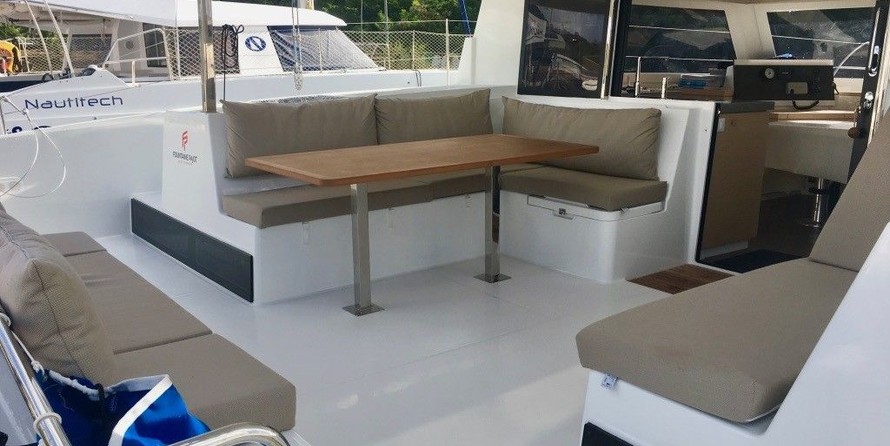 Fountaine Pajot Lucia 40