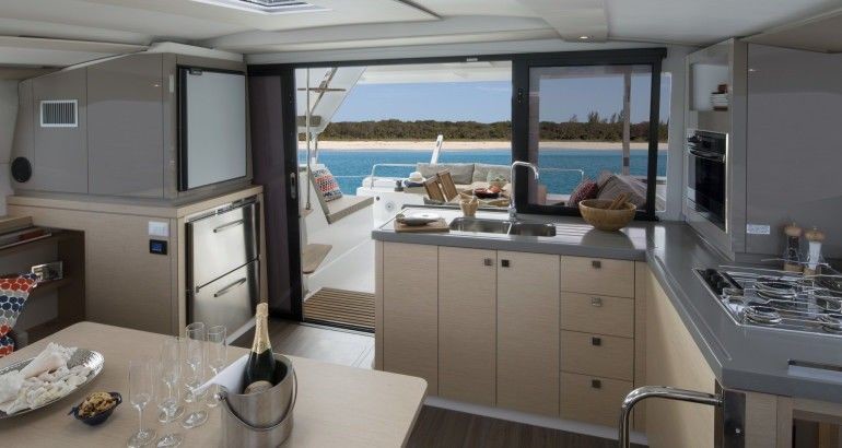 Fountaine Pajot Lucia 40