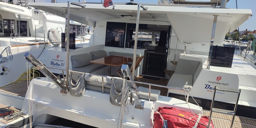 Fountaine Pajot Lucia 40
