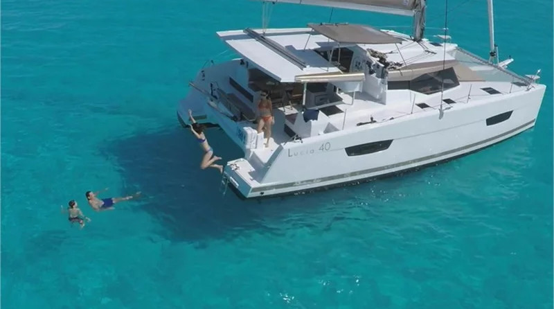 Lucia 40 (4Cab)