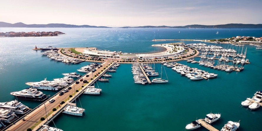 Fountaine Pajot Astréa 42