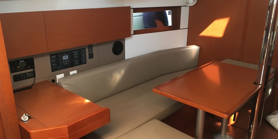 Beneteau Oceanis 38
