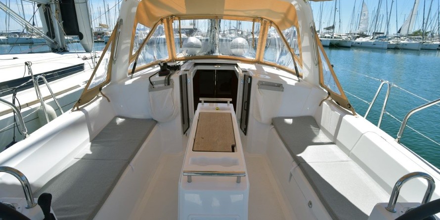 Beneteau Oceanis 38