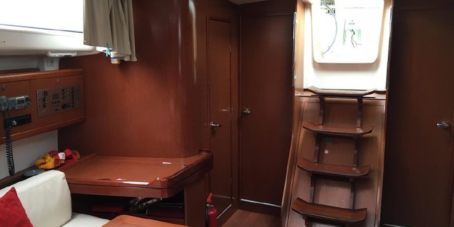 Beneteau Oceanis 43
