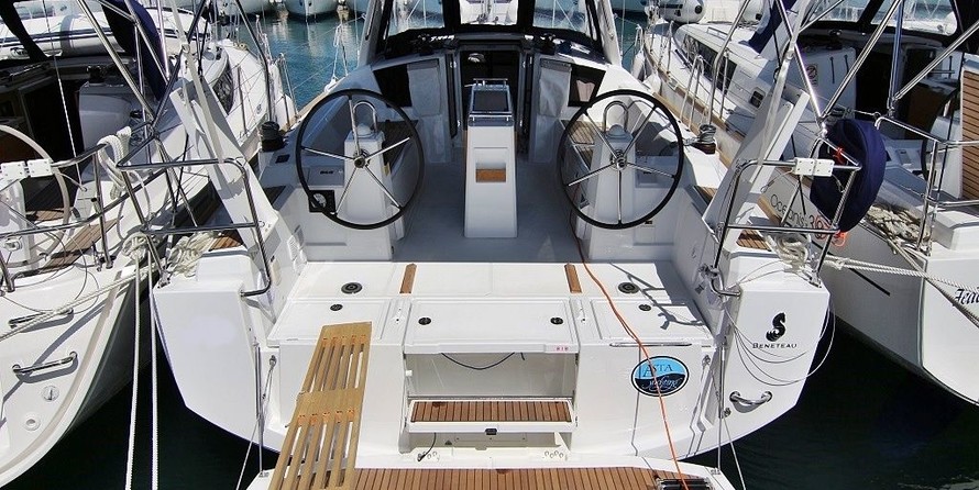 Beneteau Oceanis 38