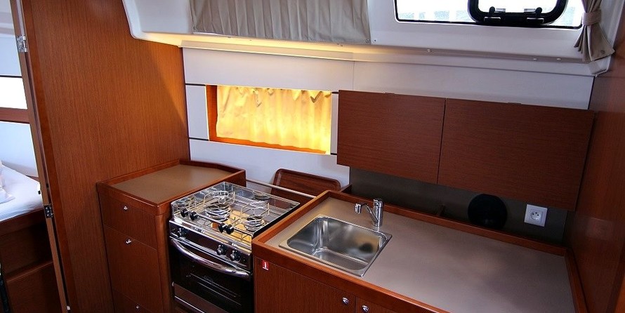 Beneteau Oceanis 38