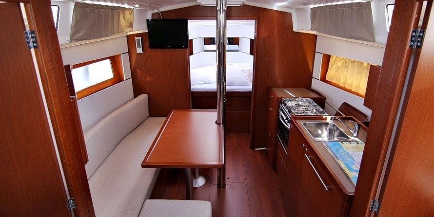 Beneteau Oceanis 38
