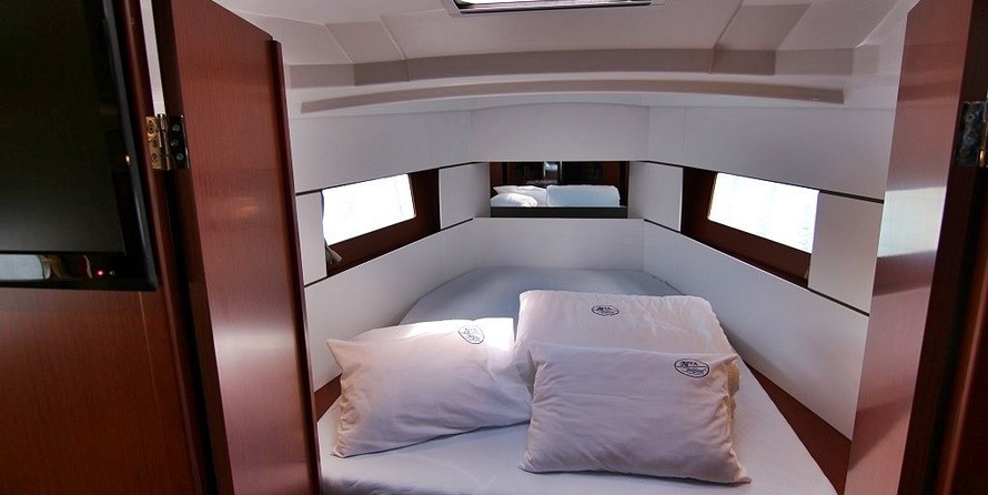 Beneteau Oceanis 38