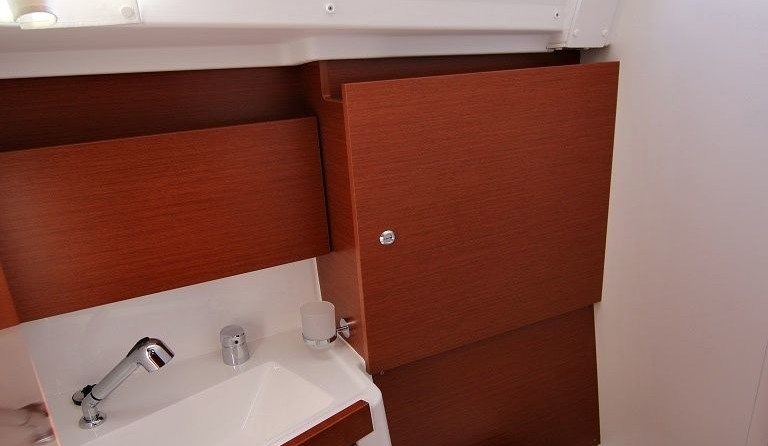 Beneteau Oceanis 38