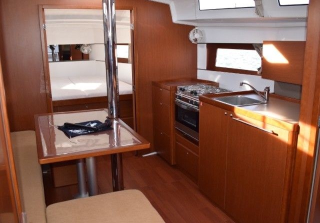 Beneteau Oceanis 38