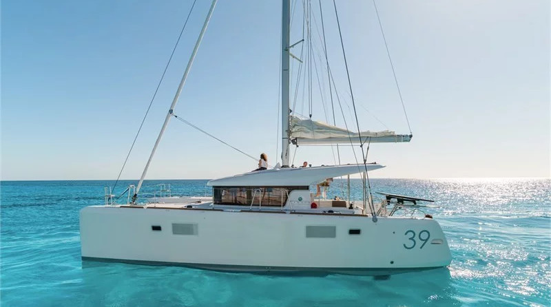 Lagoon 39
