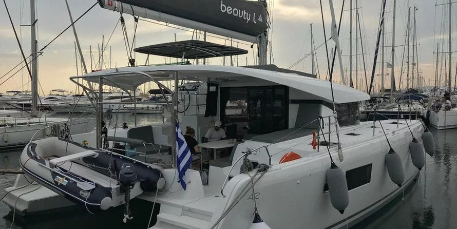 Lagoon 42 - 4 + 2 cab.