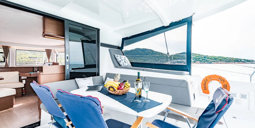 Lagoon 42 - 4 + 2 cab.