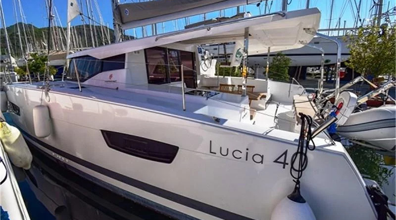 Lucia 40 (4Cab)