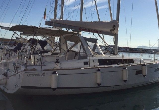 Beneteau Oceanis 38